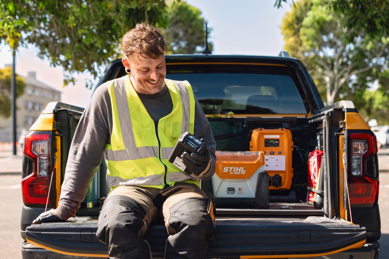 Преносимо зарядно устройство STIHL AL 1802 MO и STIHL PS 2000 за презареждане на акумулаторите ALLPRO