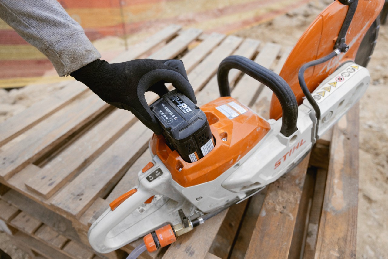 В TSA 350 се използва батерия STIHL ALLPRO 300.0 P.