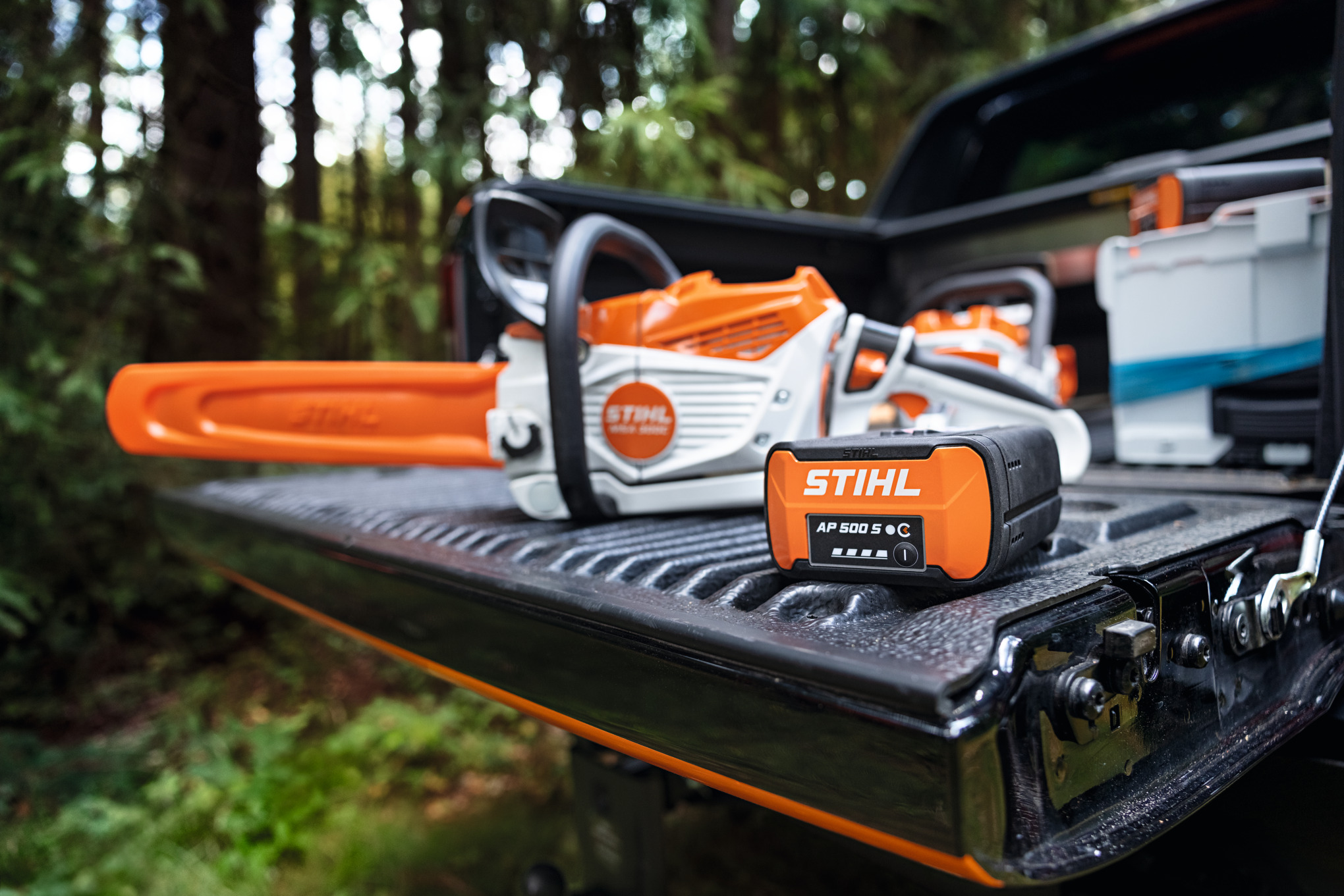 Литиево-йонна батерия STIHL AP 500 S и акумулаторен верижен трион STIHL MSA 300 